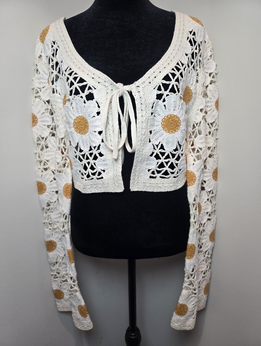 Moon & Madison Crochet Daisy Cardigan Cropped Sweater Large Boho Hippie - Picture 2 of 13